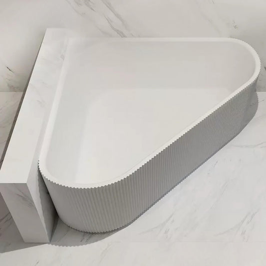 Helle weiße 76-Zoll-Acryl-Doppelbadewanne in einer einzigartigen Dreiecksform