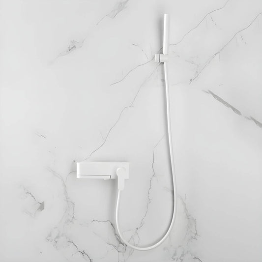 grifo de bañera de cobre montado en pared moderno negro