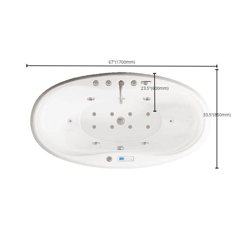 Zeitgenössisches Badezimmer mit einer exquisiten freistehenden Badewanne