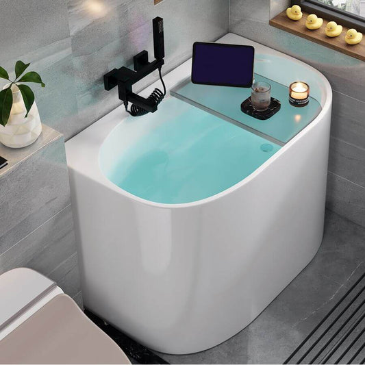 Chalk modern freestanding bathtub in a modern bathroom