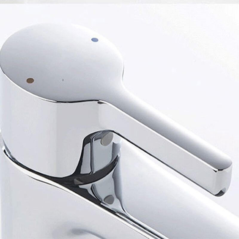 Easy installation chrome faucet