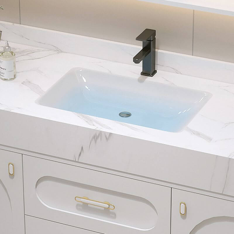 Versatile white bathroom vanity design