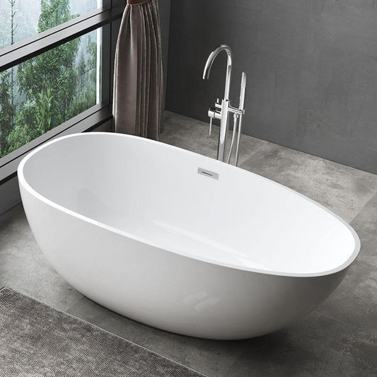 Contemporary White Bathtub for Relaxation
