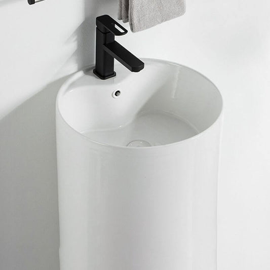 circular pedestal sink