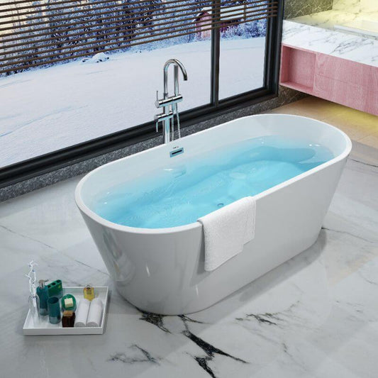 Modern freestanding bathtub in white