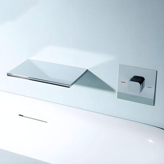 Sleek Chrome Bathtub Faucet