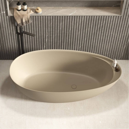 Stylische pinke freistehende Badewanne