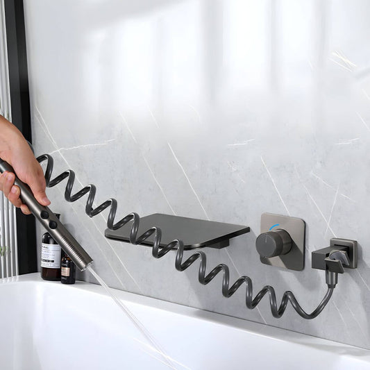 Wall-mounted bathtub spout in chrome