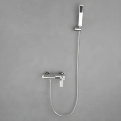 Elegant chrome bathtub spout