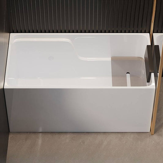 Freestanding bathtub for small spaces