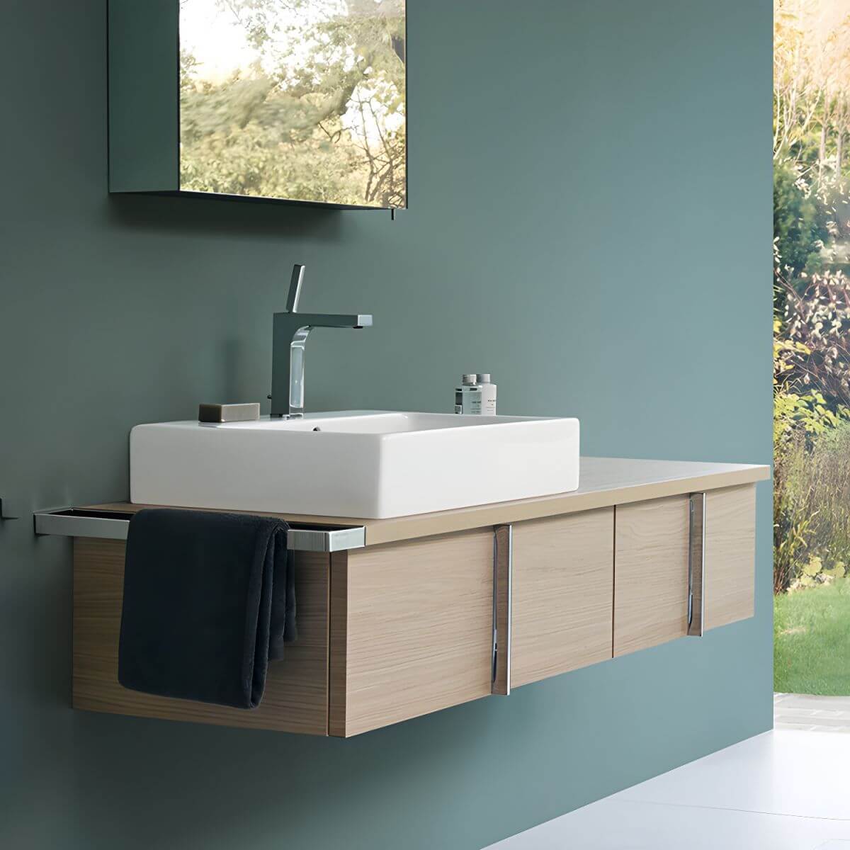 Durable ceramic sink in elegant finish