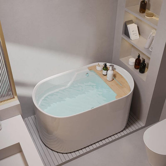 Freistehende Wanne mit Rolltop-Design
