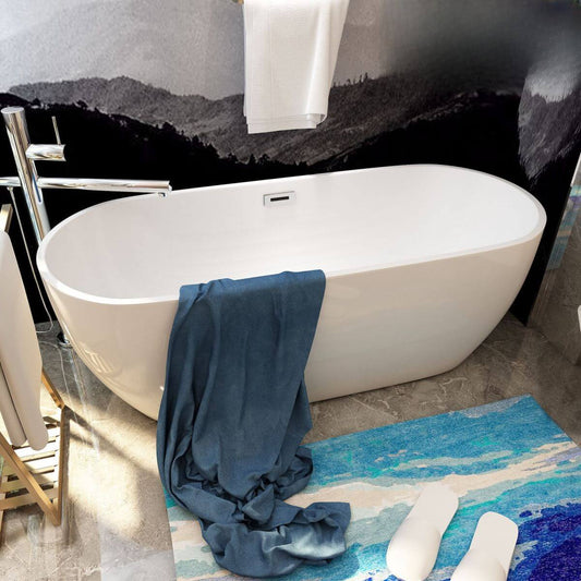 Weiße freistehende Badewanne mit Rolltop-Design