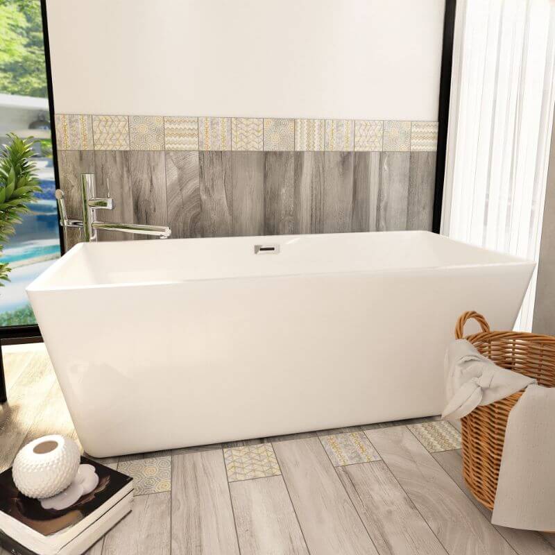 weiße moderne freistehende Badewanne