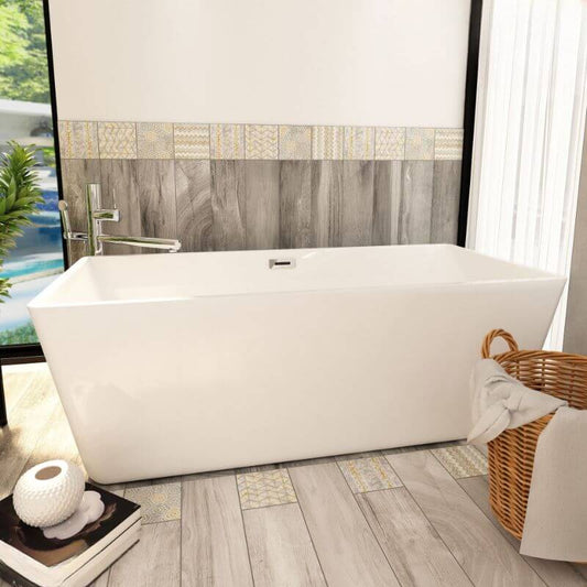 weiße moderne freistehende Badewanne