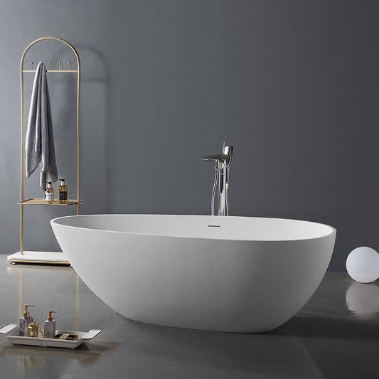 Weiße freistehende Badewanne mit Rolltop-Design