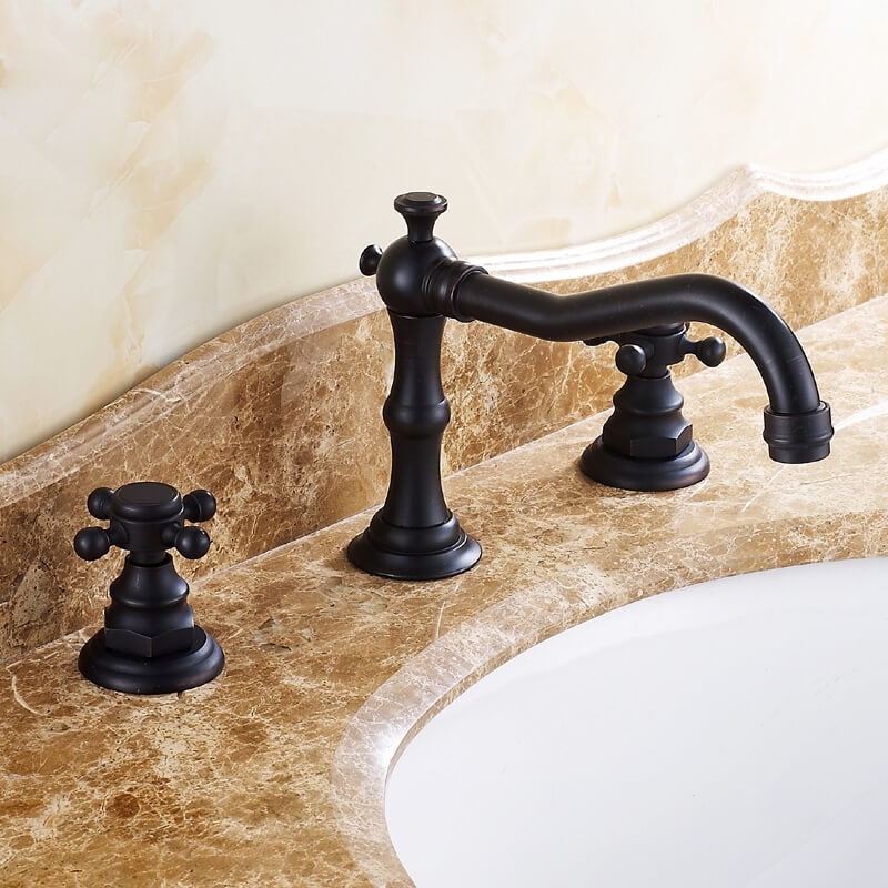Chester Traditional Widespread Bathroom Faucet in Chrome