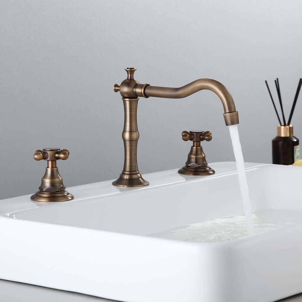 Chester Traditional Widespread Bathroom Faucet in Chrome