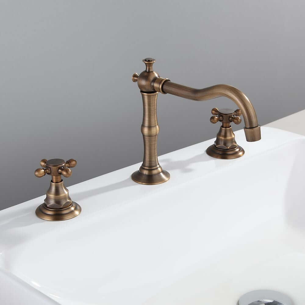 Chester Traditional Widespread Bathroom Faucet in Chrome