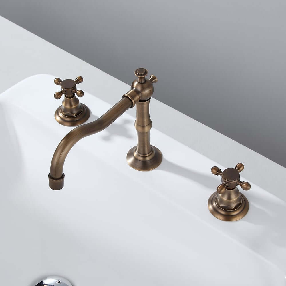 Chester Traditional Widespread Bathroom Faucet in Chrome