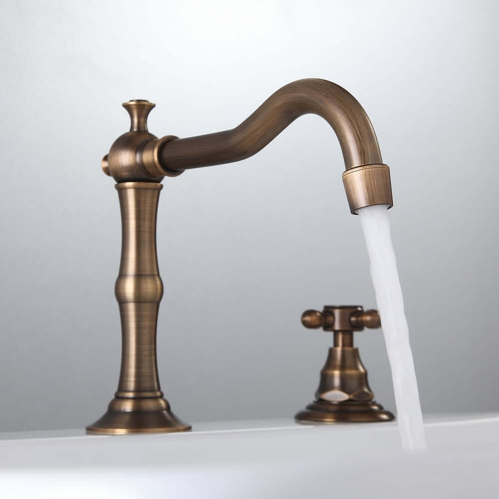 Chester Traditional Widespread Bathroom Faucet in Chrome