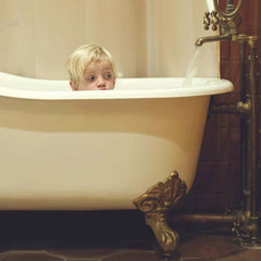 Freestanding Clawfoot Bathtub in Classic Cast Iron Design