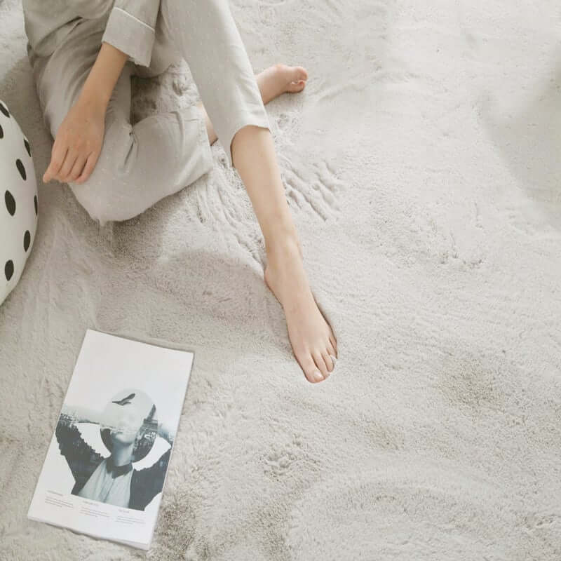 Minimalist Geometric Polyester Area Rug for Living Room & Bedroom