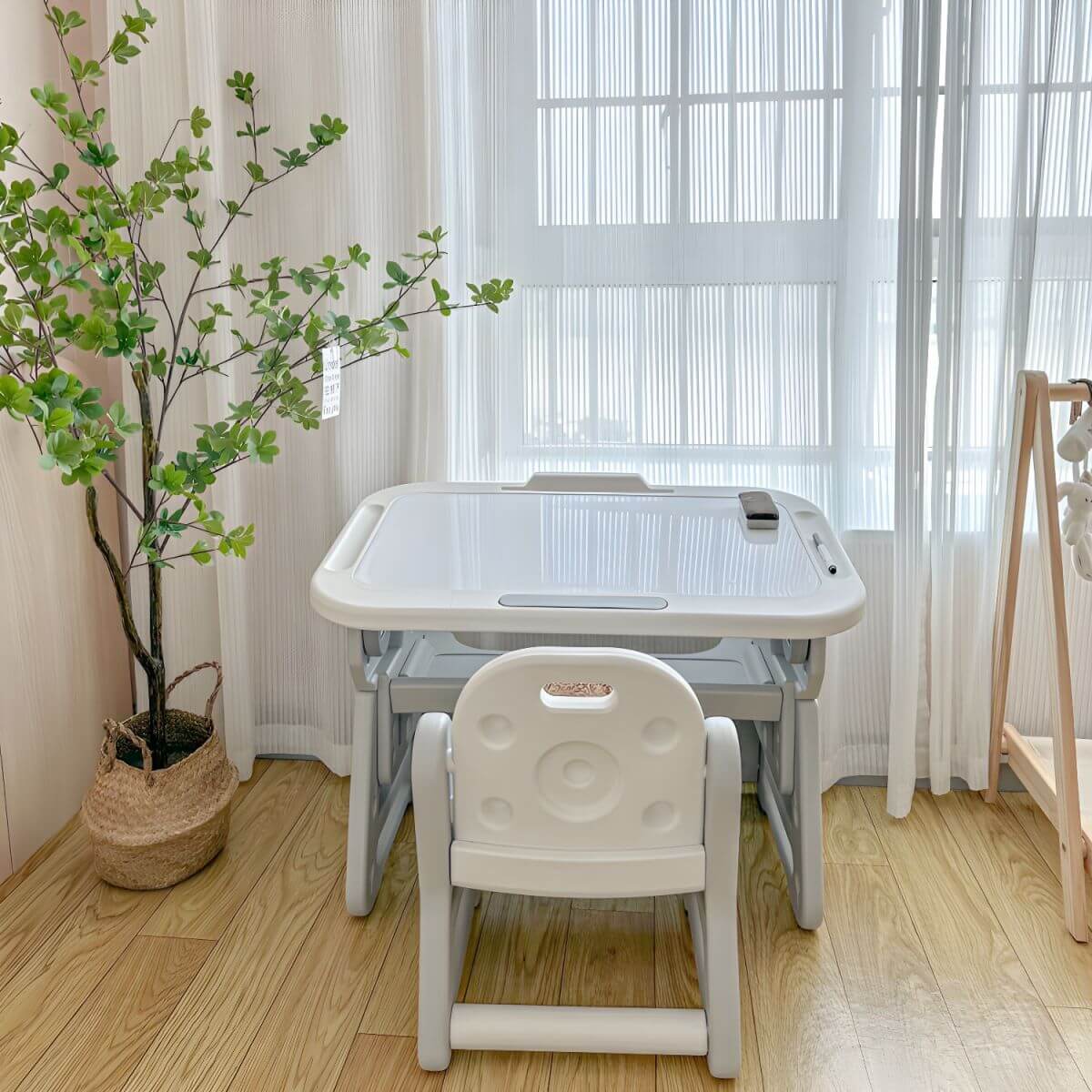 Modern Paintable Kids Desk and Chair Set with Adjustable Height