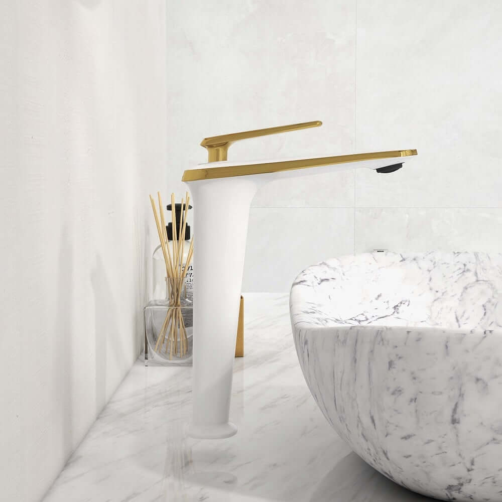 Modern Single Hole Brass Bathroom Sink Faucet with Lever Handle