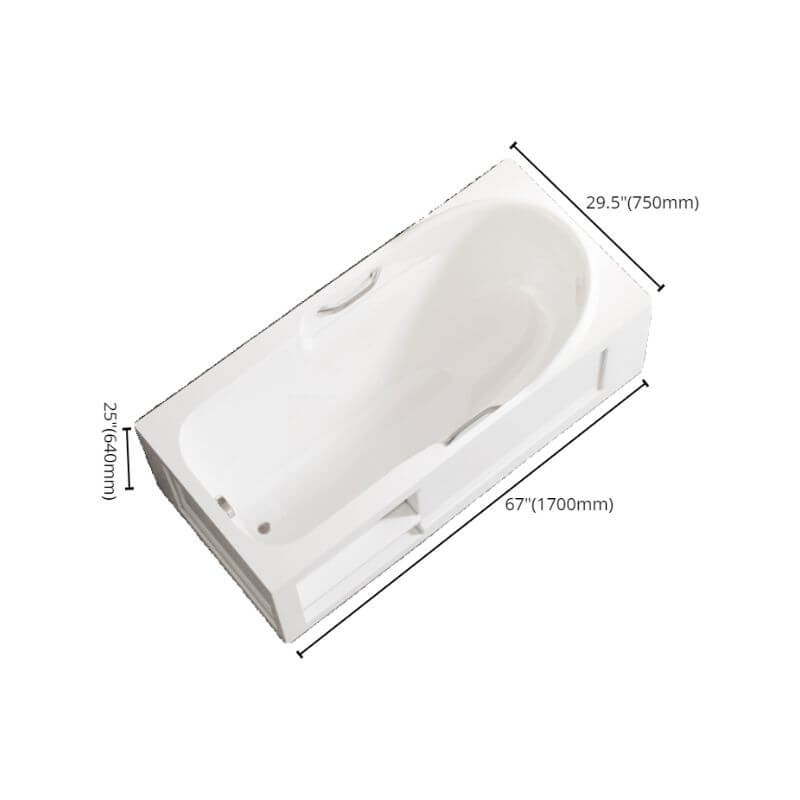 白い浴槽を特徴とするエレガントなバスルームデザイン